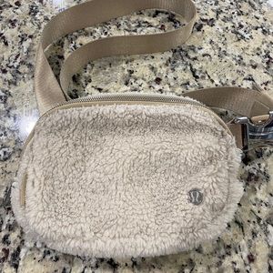 Lululemon Fleece Sherpa Bum Belt Bag Ivory gently Used